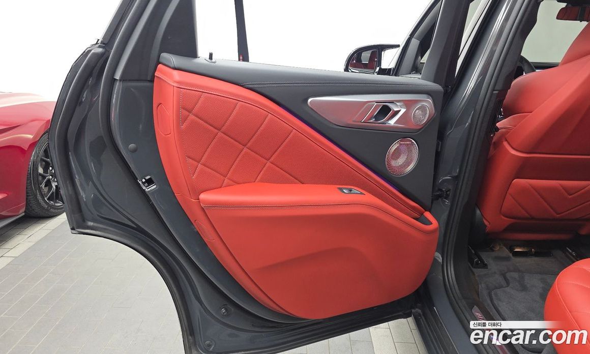 BMW XM (G09) фото 25