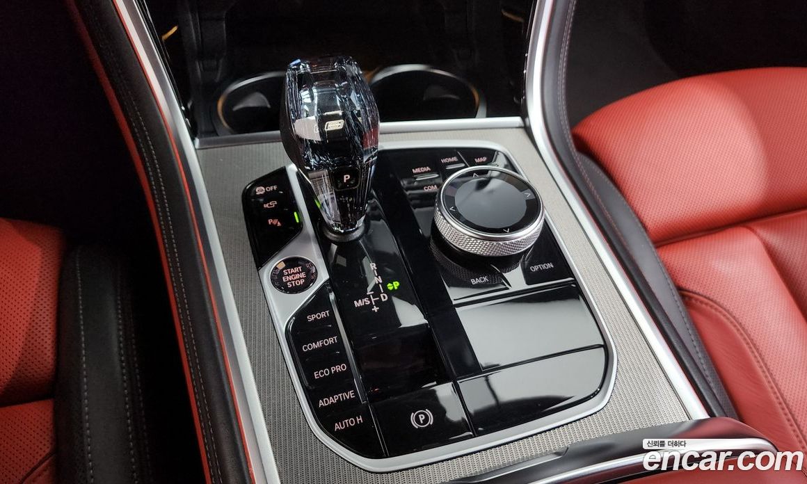 BMW 8-Series (G15) фото 9