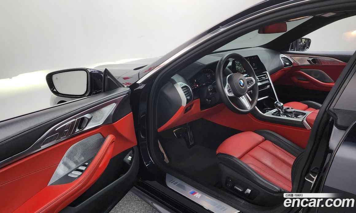 BMW 8-Series (G15) фото 10