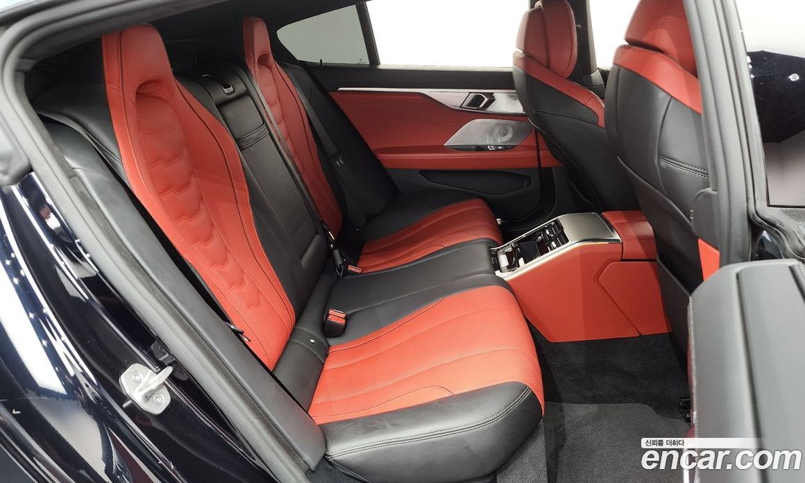 BMW 8-Series (G15) фото 11