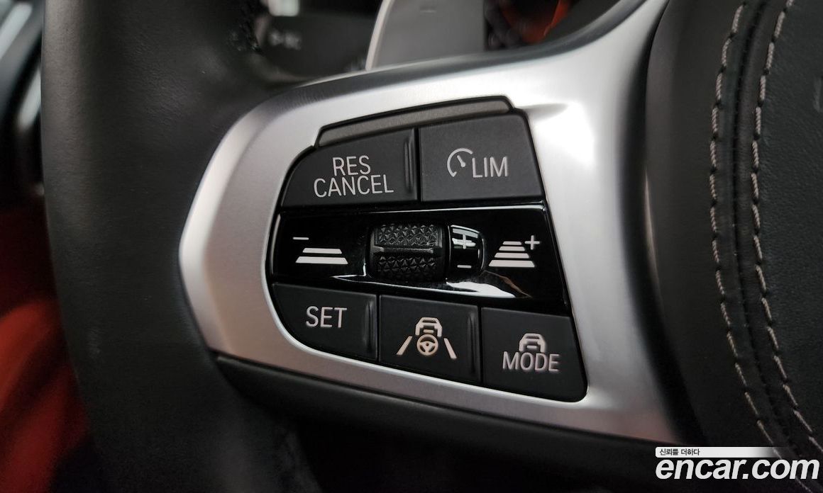 BMW 8-Series (G15) фото 16