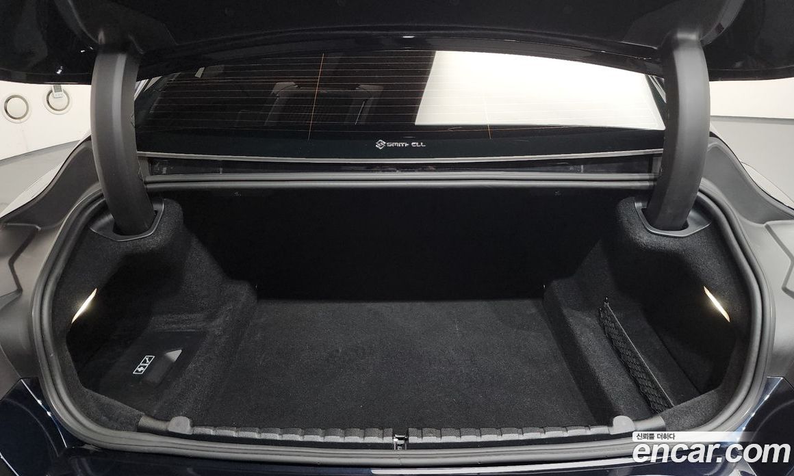 BMW 8-Series (G15) фото 20