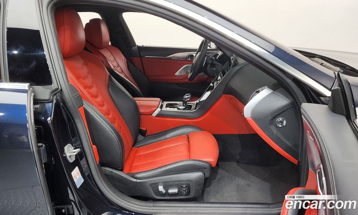 BMW 8-Series (G15) фото 26