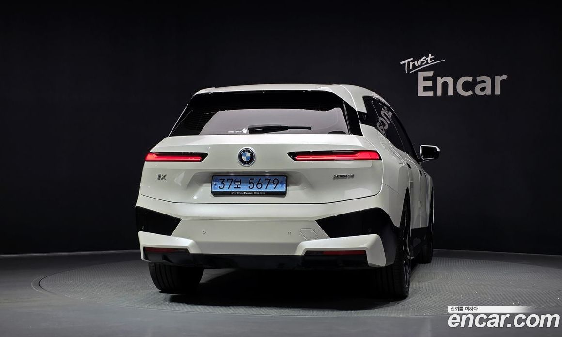 BMW iX фото 4