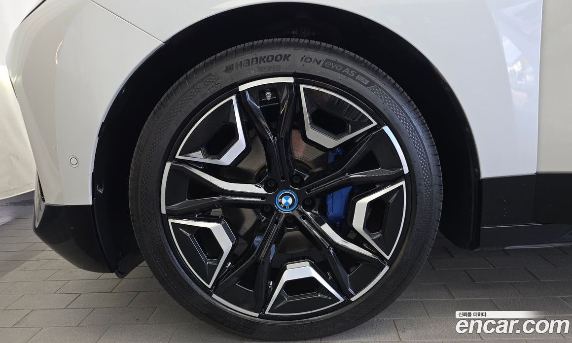 BMW iX фото 5