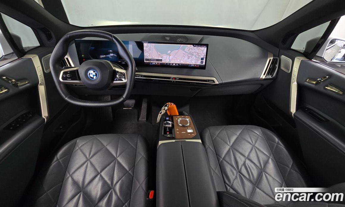 BMW iX фото 7