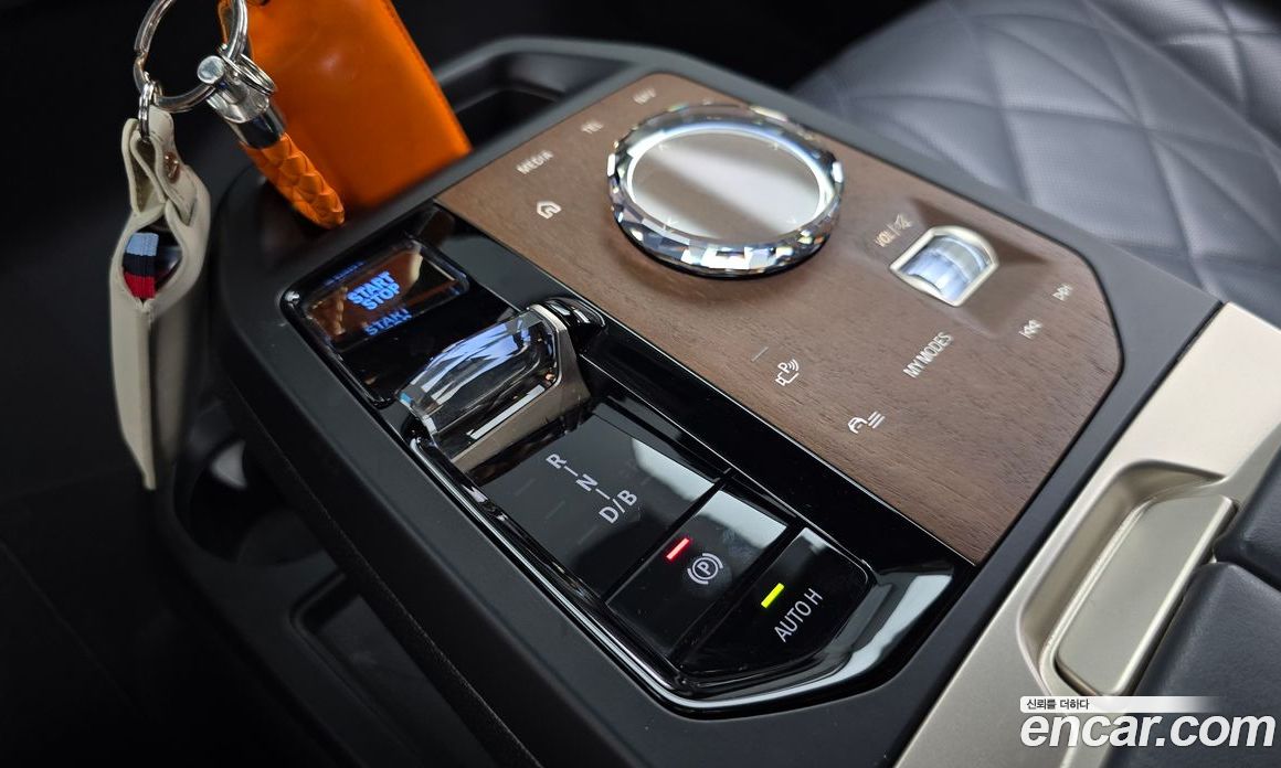 BMW iX фото 9