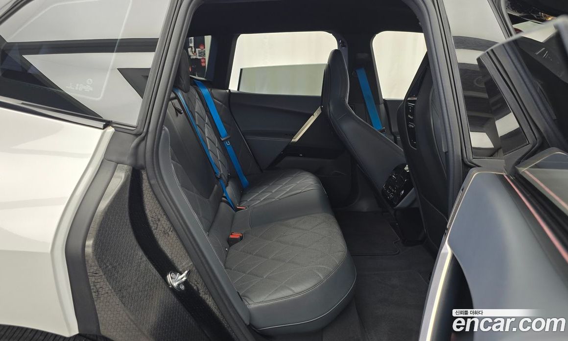 BMW iX фото 12