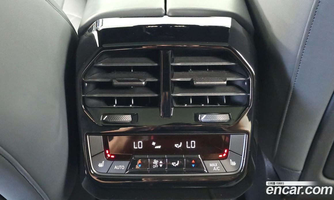 BMW iX фото 19
