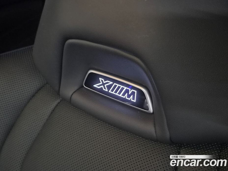 BMW XM (G09) фото 16