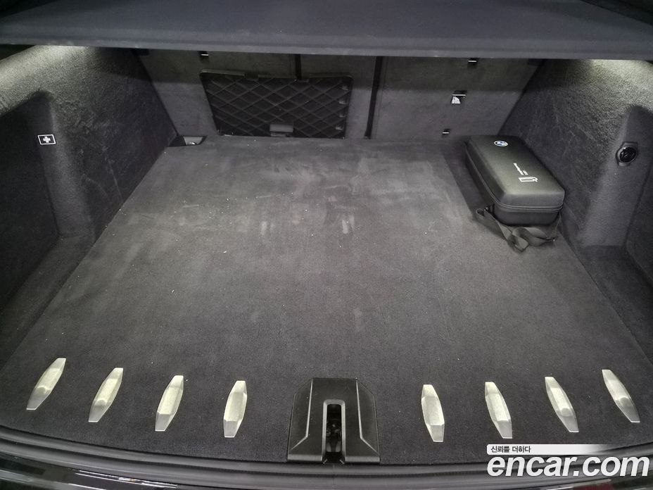 BMW XM (G09) фото 18