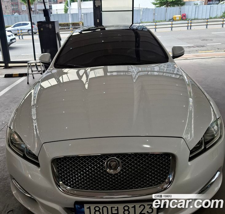 Jaguar XJ Restyling фото 3