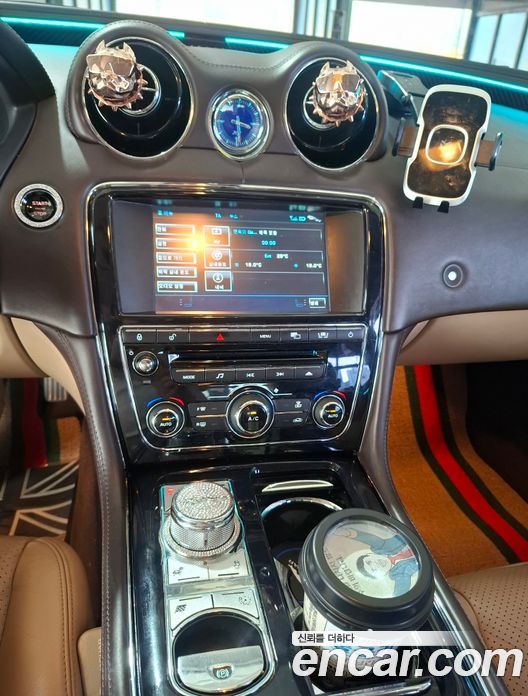 Jaguar XJ Restyling фото 9