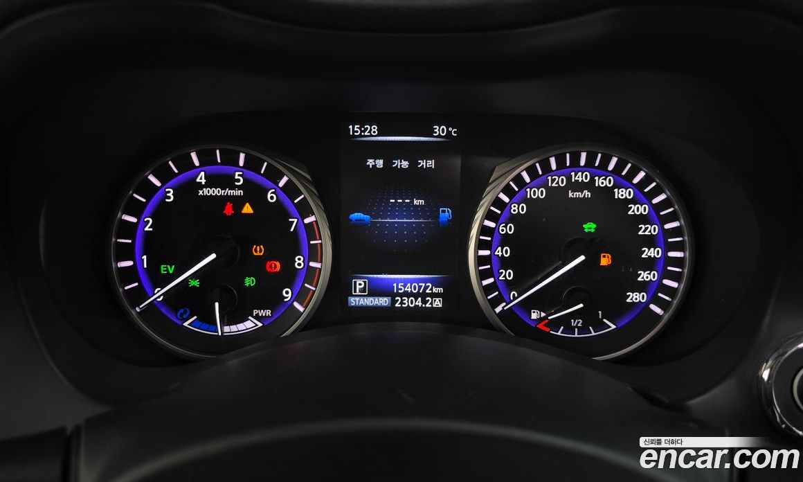 Infiniti Q50 фото 8