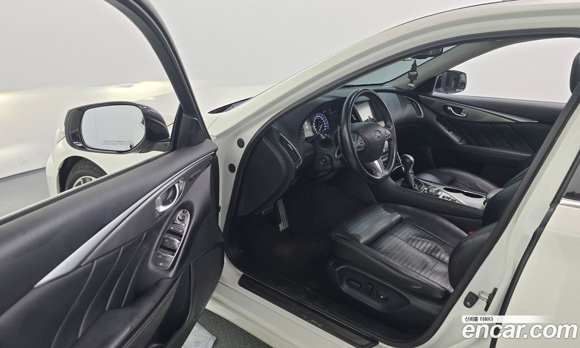 Infiniti Q50 фото 10