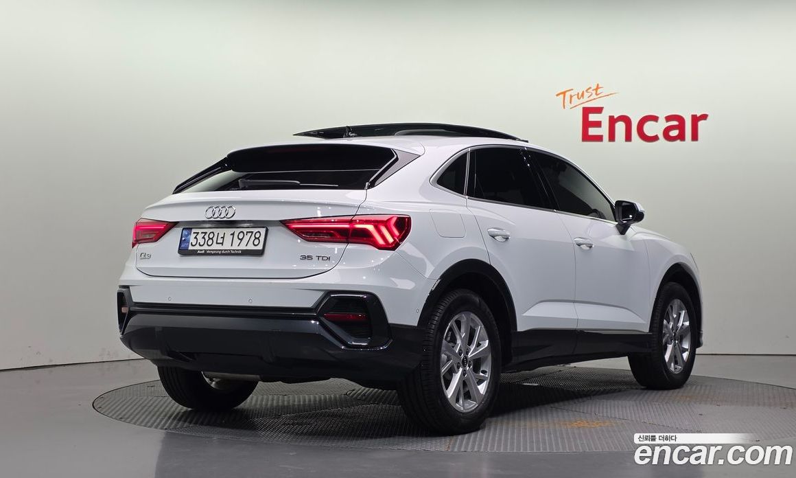 Audi Q3 (F3) фото 2