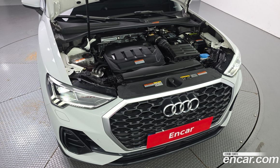 Audi Q3 (F3) фото 6