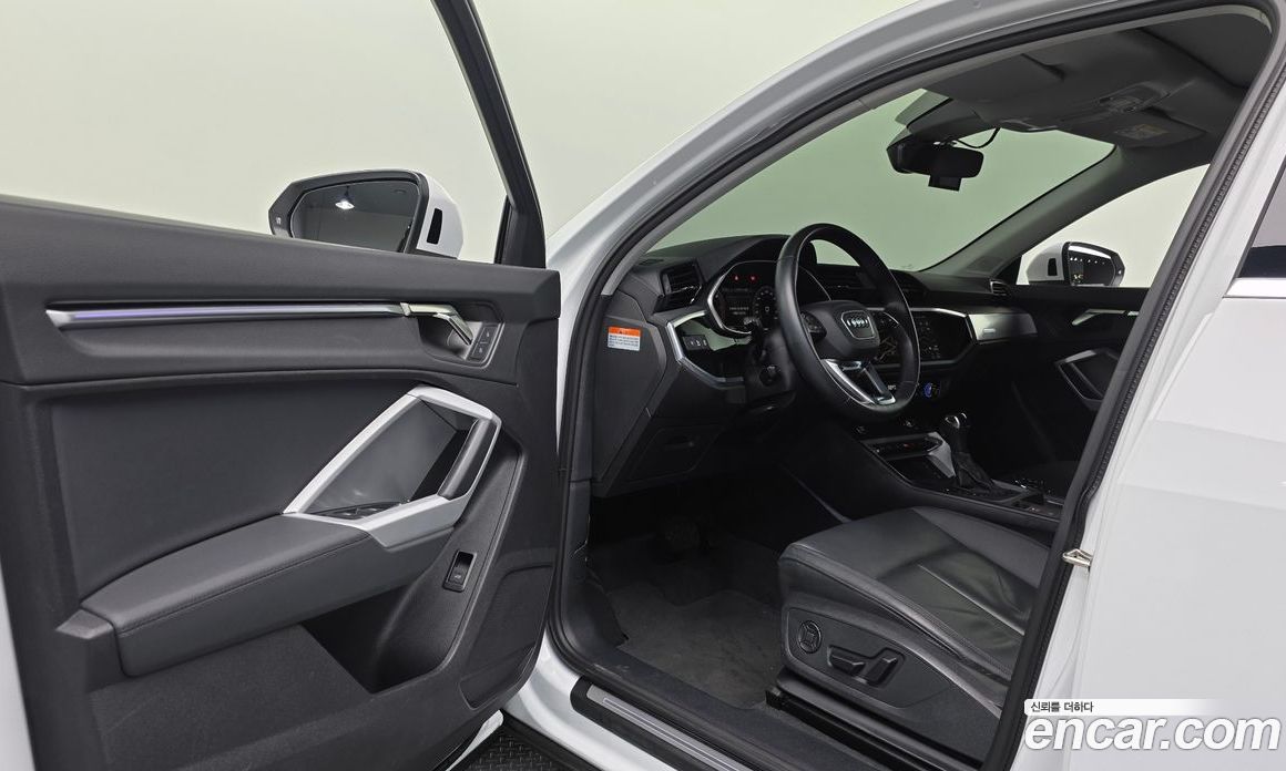 Audi Q3 (F3) фото 10
