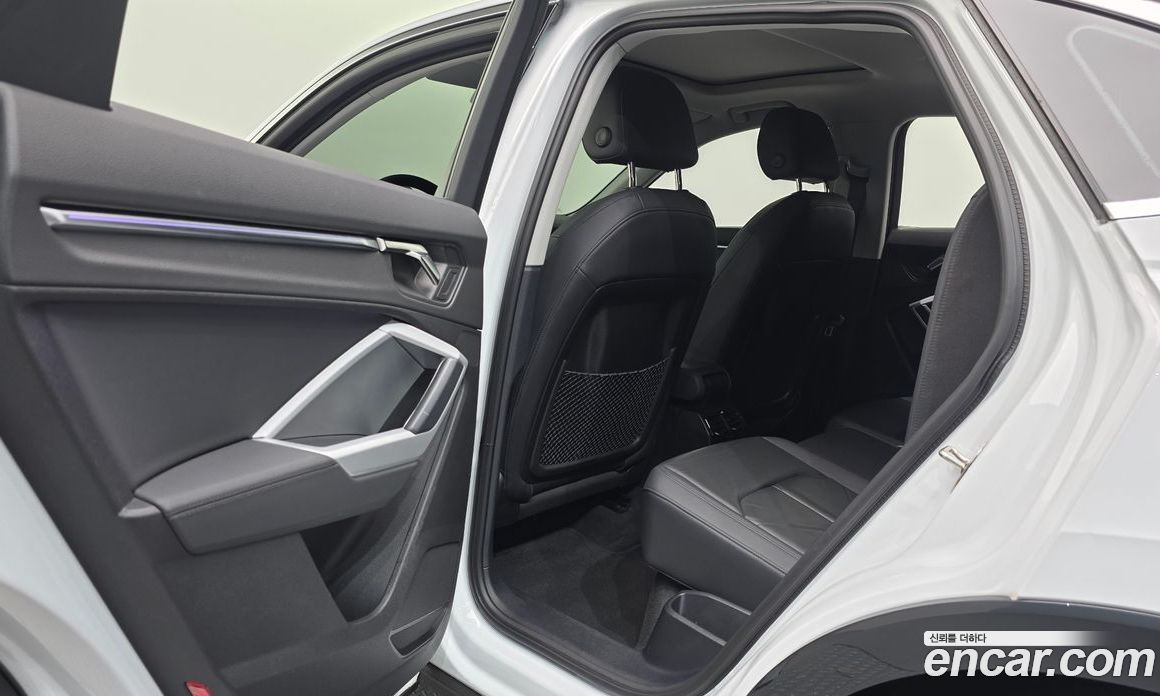Audi Q3 (F3) фото 17