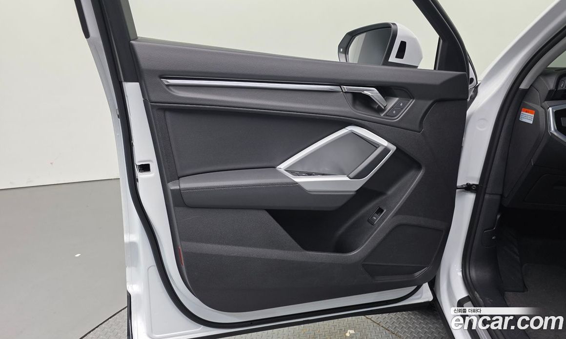 Audi Q3 (F3) фото 24