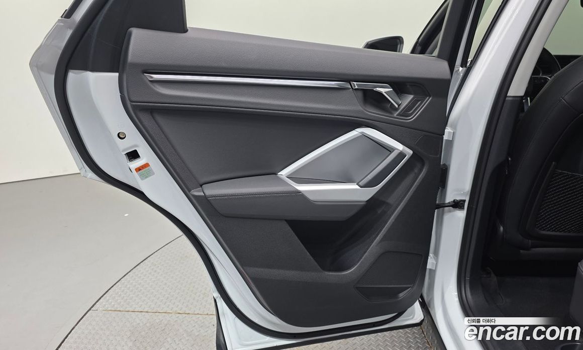 Audi Q3 (F3) фото 25