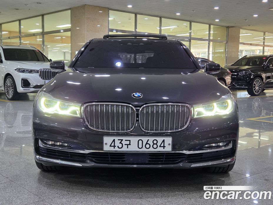 BMW 7-Series (G11) фото 2