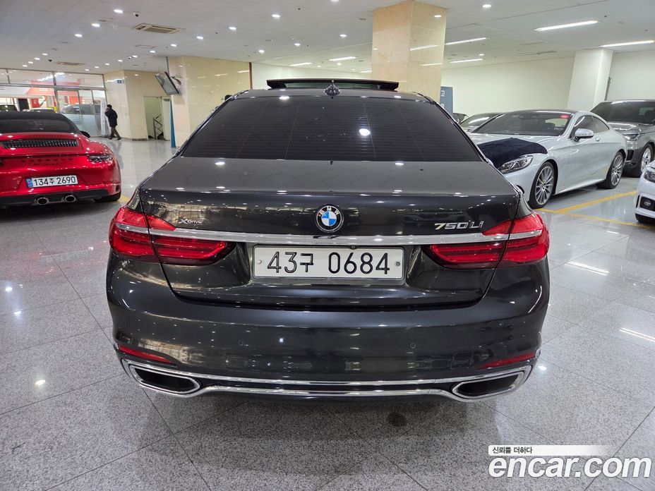 BMW 7-Series (G11) фото 4
