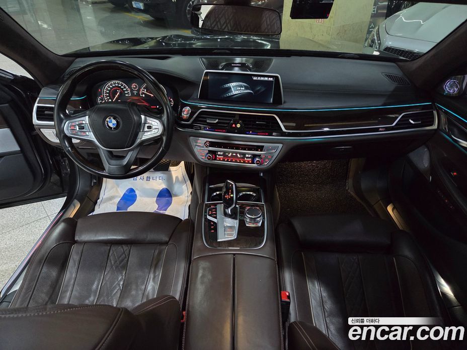 BMW 7-Series (G11) фото 8