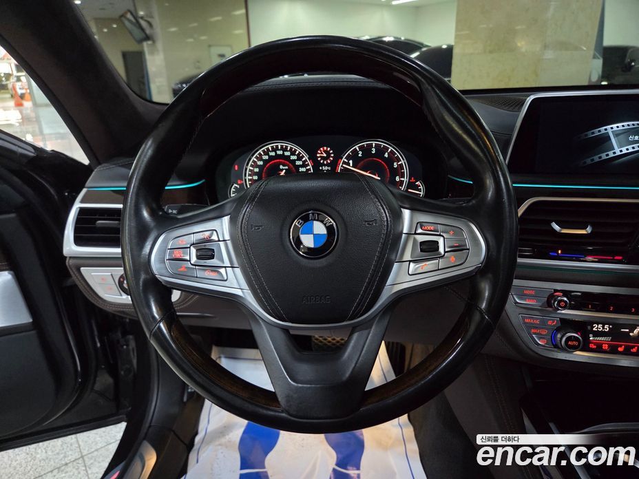 BMW 7-Series (G11) фото 9