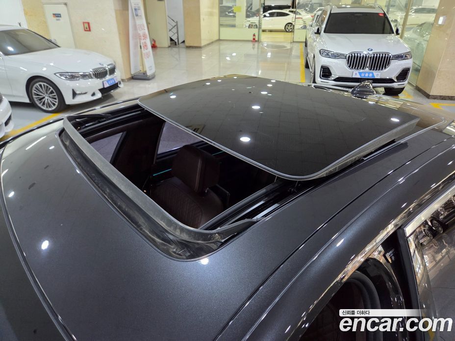 BMW 7-Series (G11) фото 17