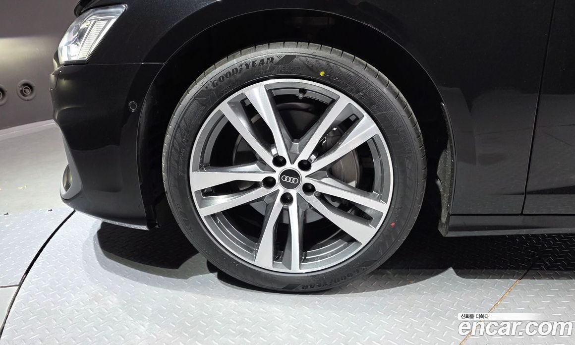 Audi A6 (C8) фото 5