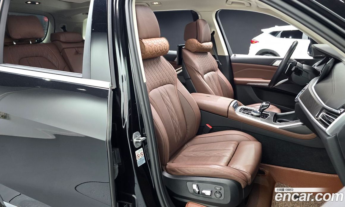 BMW X7 (G07) фото 10