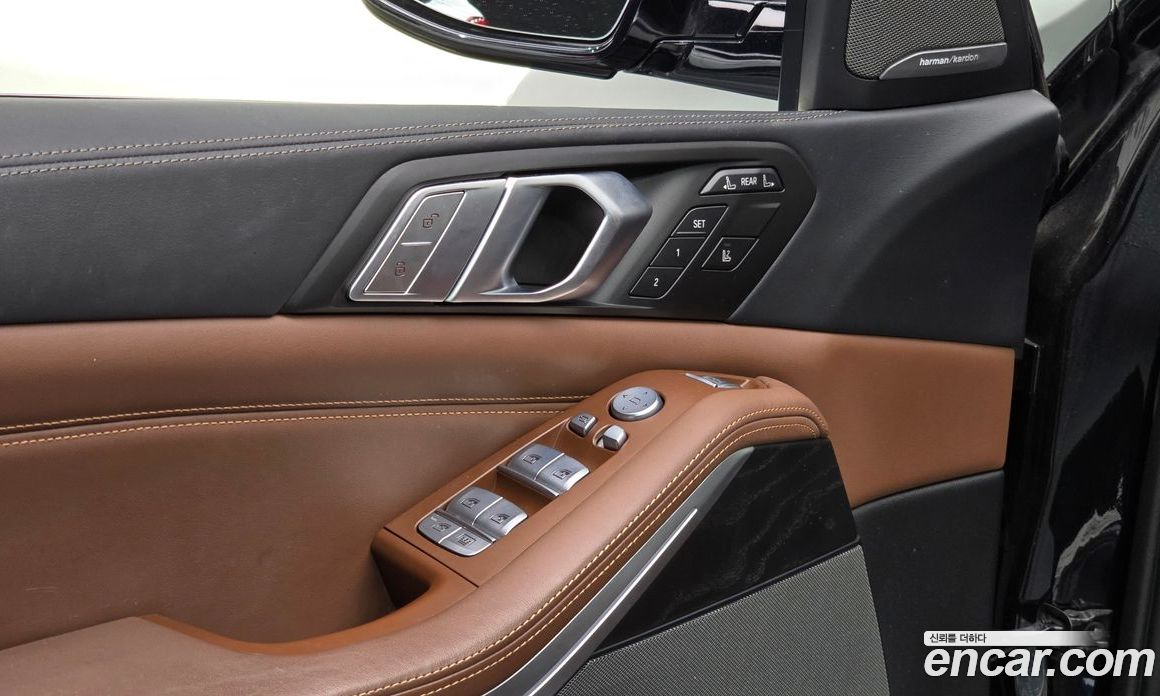 BMW X7 (G07) фото 18