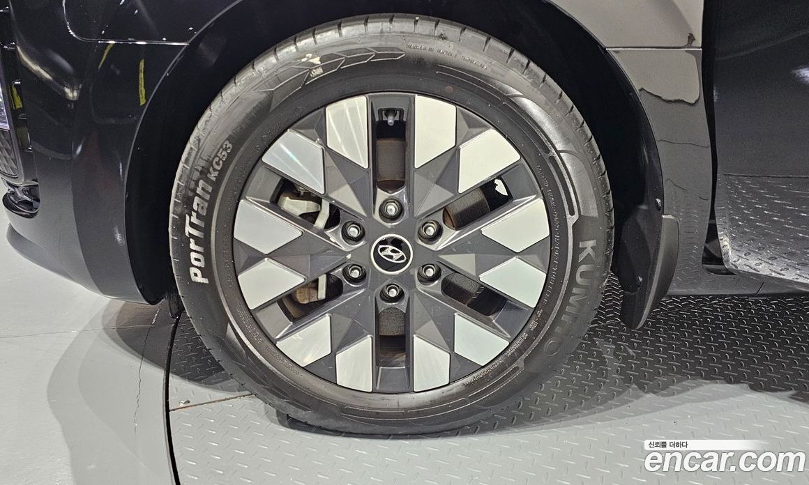 Hyundai Staria фото 5