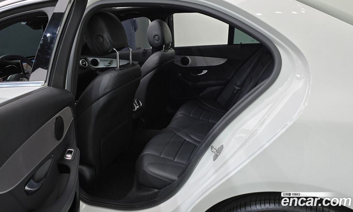 Mercedes-Benz C-Class W205 фото 11