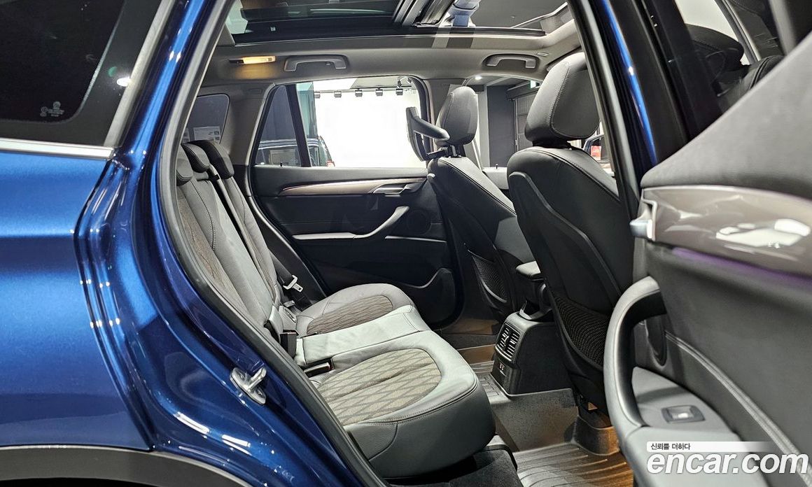 BMW X1 (F48) фото 12