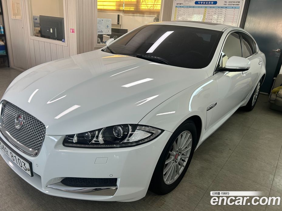 Jaguar XF New фото 2