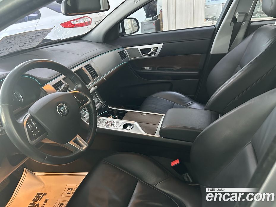 Jaguar XF New фото 3
