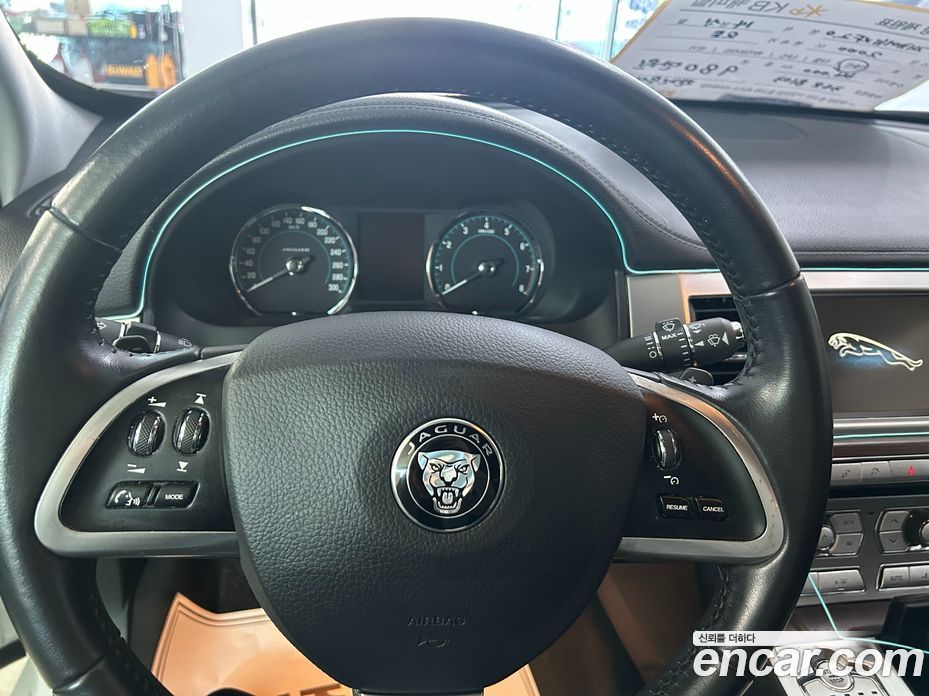 Jaguar XF New фото 4
