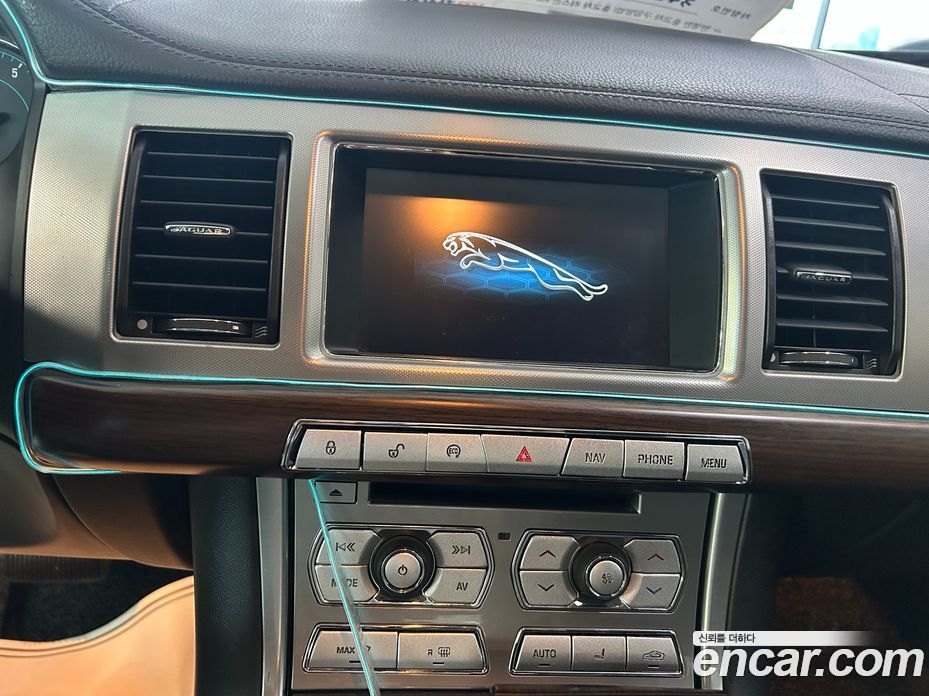 Jaguar XF New фото 6