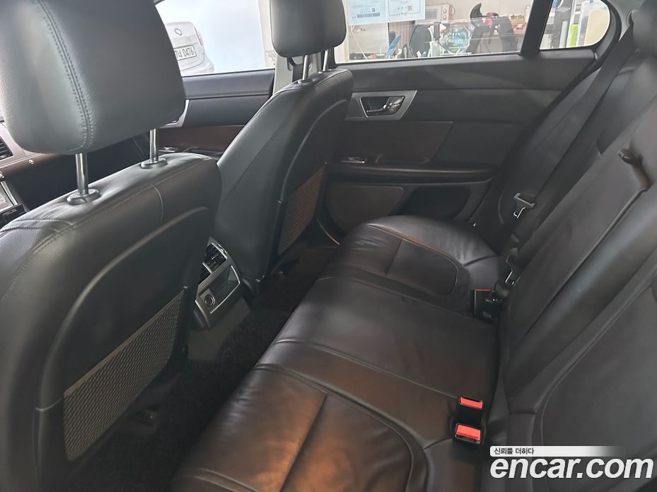 Jaguar XF New фото 11