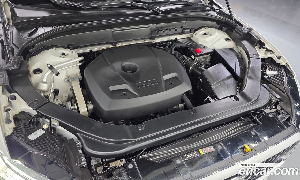 Volvo XC60 2nd Gen фото 6