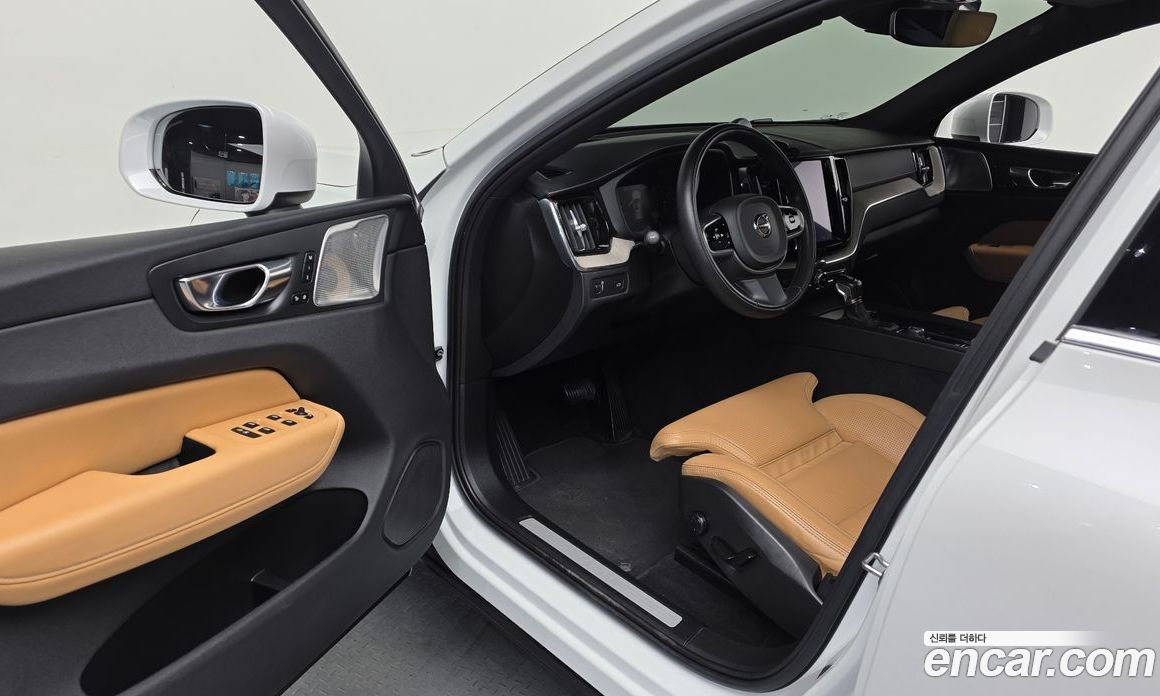Volvo XC60 2nd Gen фото 10