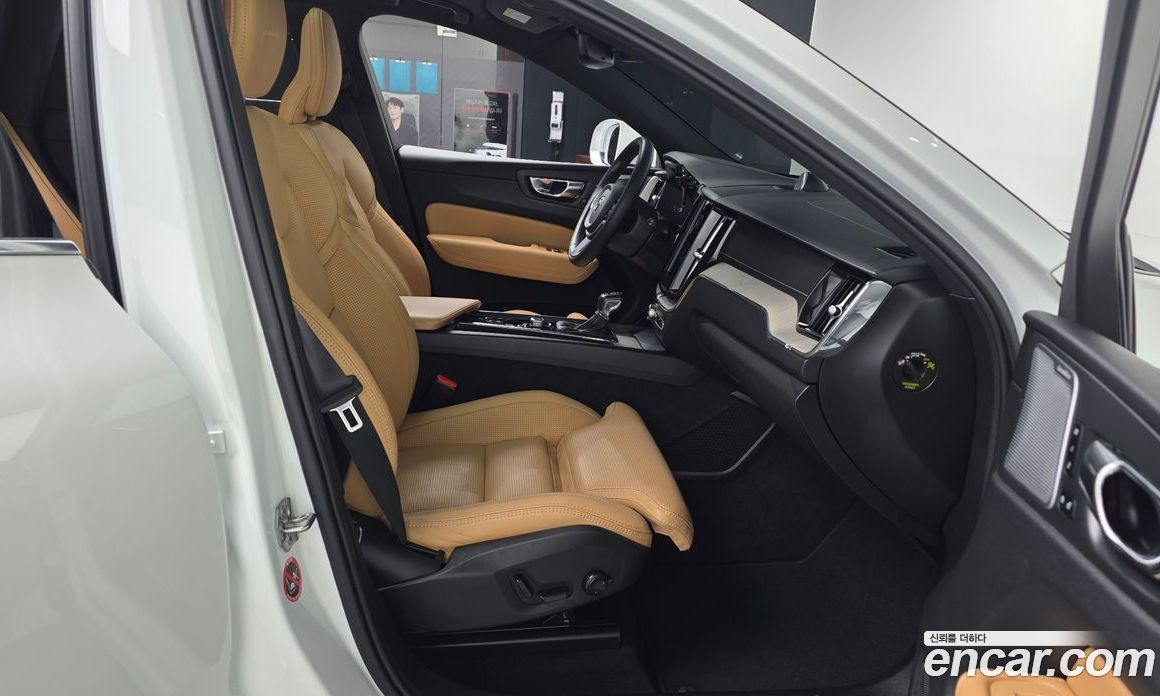 Volvo XC60 2nd Gen фото 11