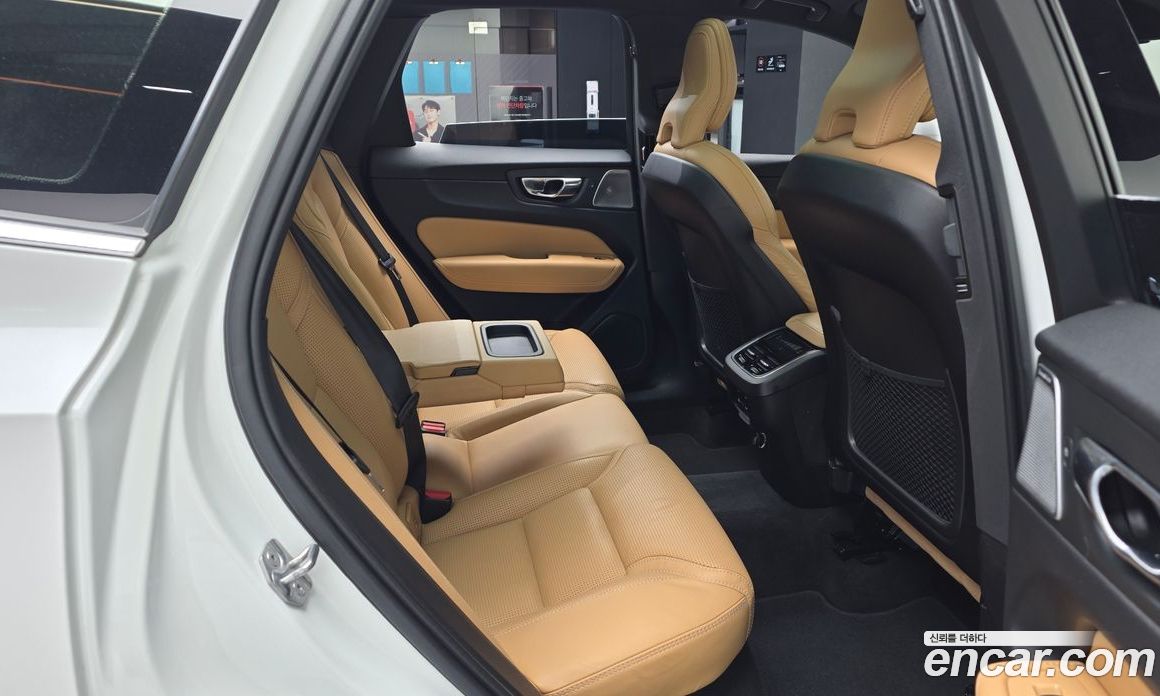 Volvo XC60 2nd Gen фото 12