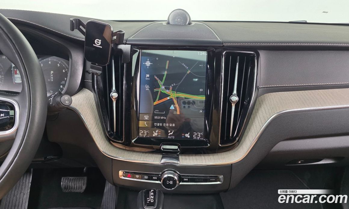 Volvo XC60 2nd Gen фото 14