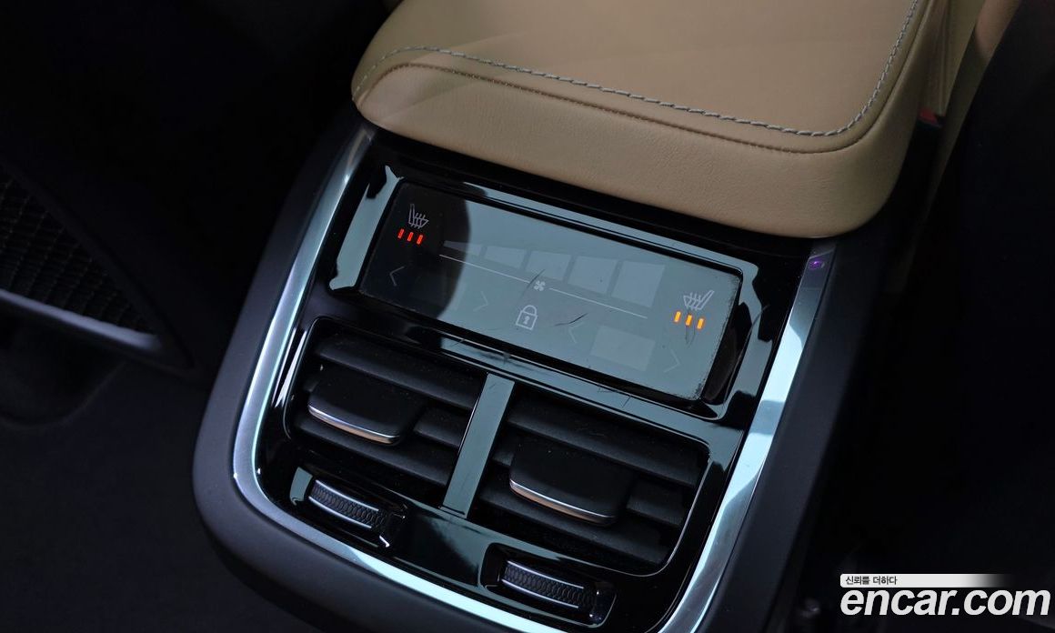 Volvo XC60 2nd Gen фото 18