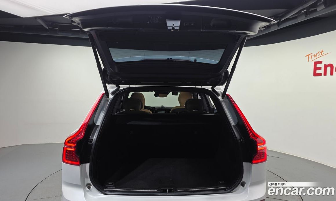 Volvo XC60 2nd Gen фото 20