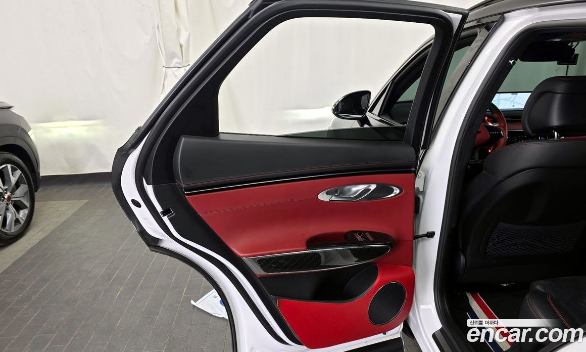 Genesis GV70 фото 25