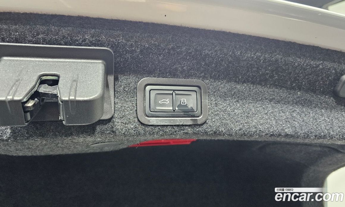Audi A6 (C8) фото 18